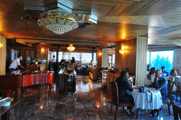 Sunday Buffet at Bay Lodge